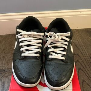 Nike White and Black Athletic Shoes with Classic Skate Silhouette